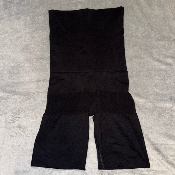 Assets Red Hot Label by Spanx High Waist Shorts Mid-Thigh Shaper Size Medium - Picture 1 of 7